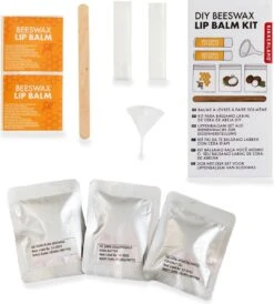 Kikkerland DIY Bijenwas Lip Balsem Kit - Maak Je Eigen Lippenbalsem - 100% Natuurlijk - Voor Twee Balsem Sticks 10 Kikkerland DIY Bijenwas Lip Balsem Kit - Maak Je Eigen Lippenbalsem - 100% Natuurlijk - Voor Twee Balsem Sticks -Modecosmetica Winkel 1080x1200