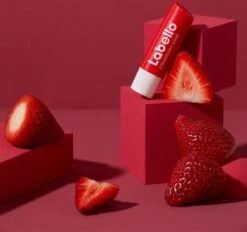 Labello Lippenbalsem Fruity Shine Strawberry Blister (5.5ml) 9 Labello Lippenbalsem Fruity Shine Strawberry Blister (5.5ml) -Modecosmetica Winkel 1200x1128