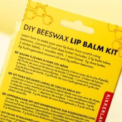 Kikkerland DIY Bijenwas Lip Balsem Kit - Maak Je Eigen Lippenbalsem - 100% Natuurlijk - Voor Twee Balsem Sticks 13 Kikkerland DIY Bijenwas Lip Balsem Kit - Maak Je Eigen Lippenbalsem - 100% Natuurlijk - Voor Twee Balsem Sticks -Modecosmetica Winkel 1200x1200 140