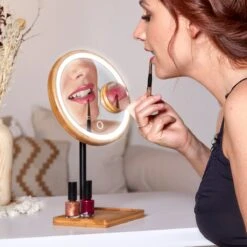 Lanaform - Bamboo Mirror - Oplaadbare Staande Spiegel ×1 · ×3 - Elegant Design Van Bamboe Met Zwarte Poedercoatingafwerking - Ledlampen Met Lange Levensduur -Modecosmetica Winkel 1200x1200 604