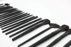 De Ultieme Make-up Ervaring: Cosmetische Spiegel Met 16 LED's En Set Van 24 Professionele Make-up Kwasten - Perfect Voor Een Vlekkeloze En Verlichte Look! Spiegel - Kwasten - Make-up Kwasten - Make-up Spiegel - Verlichting - LED - 12 De Ultieme Make-up Ervaring: Cosmetische Spiegel Met 16 LED's En Set Van 24 Professionele Make-up Kwasten - Perfect Voor Een Vlekkeloze En Verlichte Look! Spiegel - Kwasten - Make-up Kwasten - Make-up Spiegel - Verlichting - LED - -Modecosmetica Winkel 1200x800 16