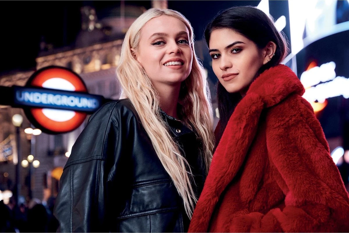 Rimmel London Lasting Finish Foundation - 350 Golden Honey 6 Rimmel London Lasting Finish Foundation - 350 Golden Honey - Afbeelding 4