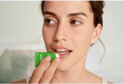 Weleda Skin Food Lip Balm 10 Weleda Skin Food Lip Balm -Modecosmetica Winkel 1200x810