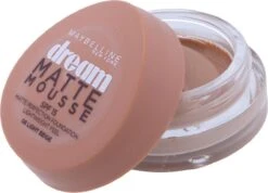 Maybelline Dream Matte Mousse Foundation - 08 Light Beige -Modecosmetica Winkel 1200x863
