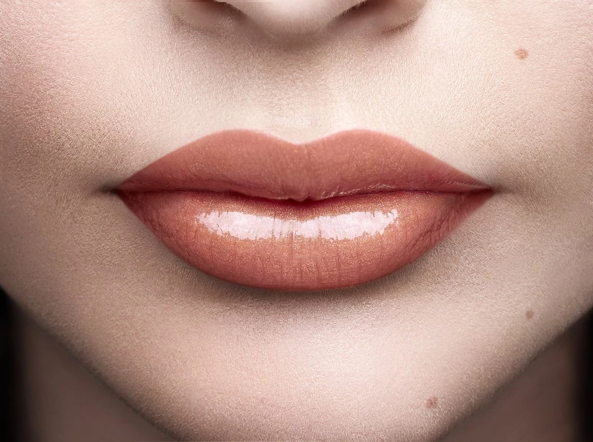 L'Oréal Paris Color Riche Shine Lippenstift - 656 Beige In The City 6 L'Oréal Paris Color Riche Shine Lippenstift - 656 Beige In The City - Afbeelding 4