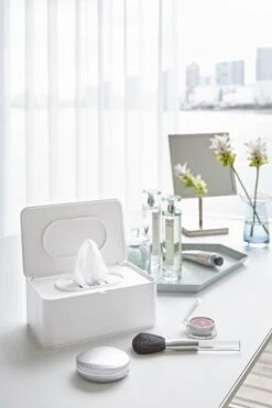 Yamazaki Bakje Voor Vochtige Doekjes - Wit - Met Deksel 25 Yamazaki Bakje Voor Vochtige Doekjes - Wit - Met Deksel -Modecosmetica Winkel 800x1200 11