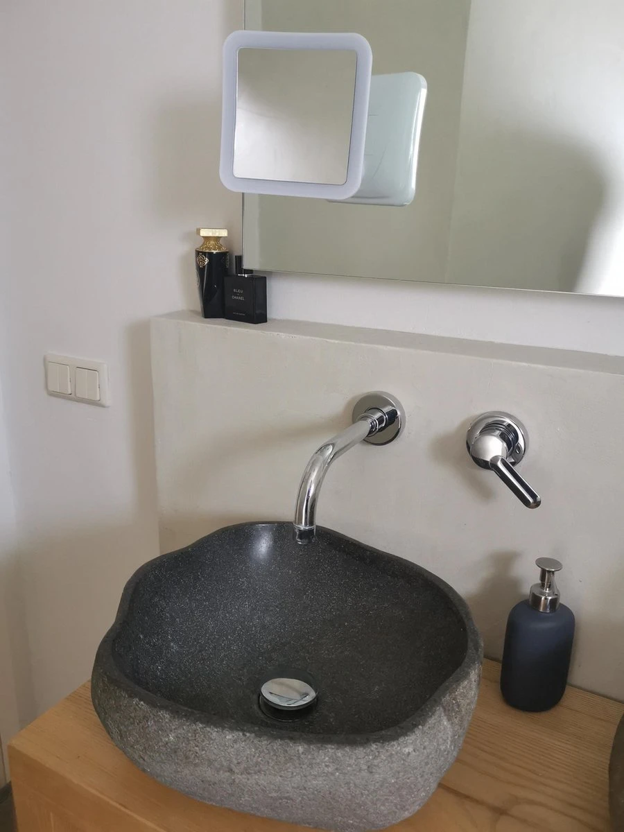 Vergroot Make Up En Scheer Spiegel Met LED Verlichting Vierkant - 10x Vegroting En Natuurlijk Licht Voor Cosmetica/Scheren/Epileren - 360° Graden Verstelbare Zuignap En Wandbevestiging 7 Vergroot Make Up En Scheer Spiegel Met LED Verlichting Vierkant - 10x Vegroting En Natuurlijk Licht Voor Cosmetica/Scheren/Epileren - 360° Graden Verstelbare Zuignap En Wandbevestiging - Afbeelding 5