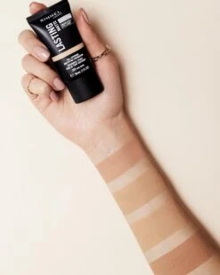 Rimmel London Lasting Matte Foundation - 200 Soft Beige -Modecosmetica Winkel 960x1200 10