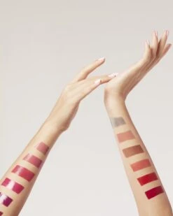 L'Oréal Paris Color Riche Shine Lippenstift - 352 BeautyGuru 16 L'Oréal Paris Color Riche Shine Lippenstift - 352 BeautyGuru -Modecosmetica Winkel 960x1200 2